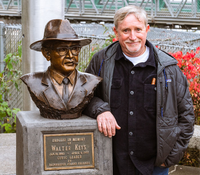 Jeff Oens with his bronze sculpture of Walter Keys
